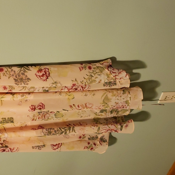 Nwt. Stunning, gorgeous dress. High low. Ruffles. Very feminine. Elastic waist - Picture 9 of 16